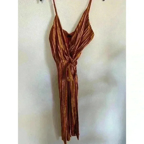 House Of Harlow 1960 x Revovle Pearl Pleated Velvet Wrap Dress\Tunic Party SizeS - Picture 3 of 10